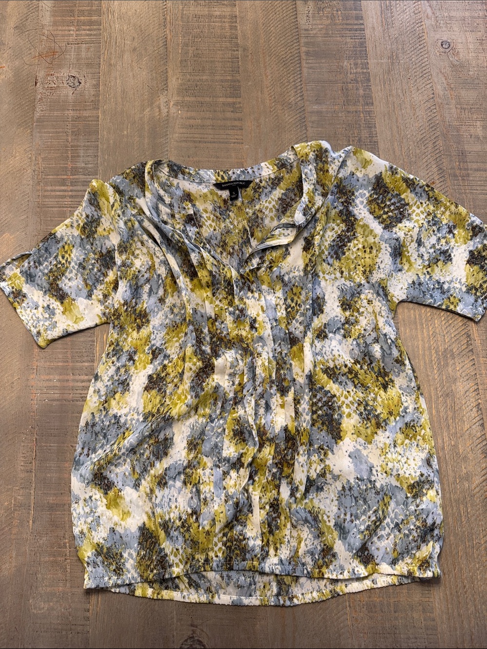 Banana Republic Abstract Print Short-Sleeve Blouse in Yellow and Gray